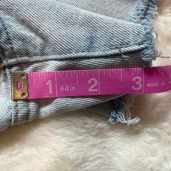 Blank NYC Blue Jean Shorts Distressed Cut-Off Hem Sz 27 - Picture 9 of 10